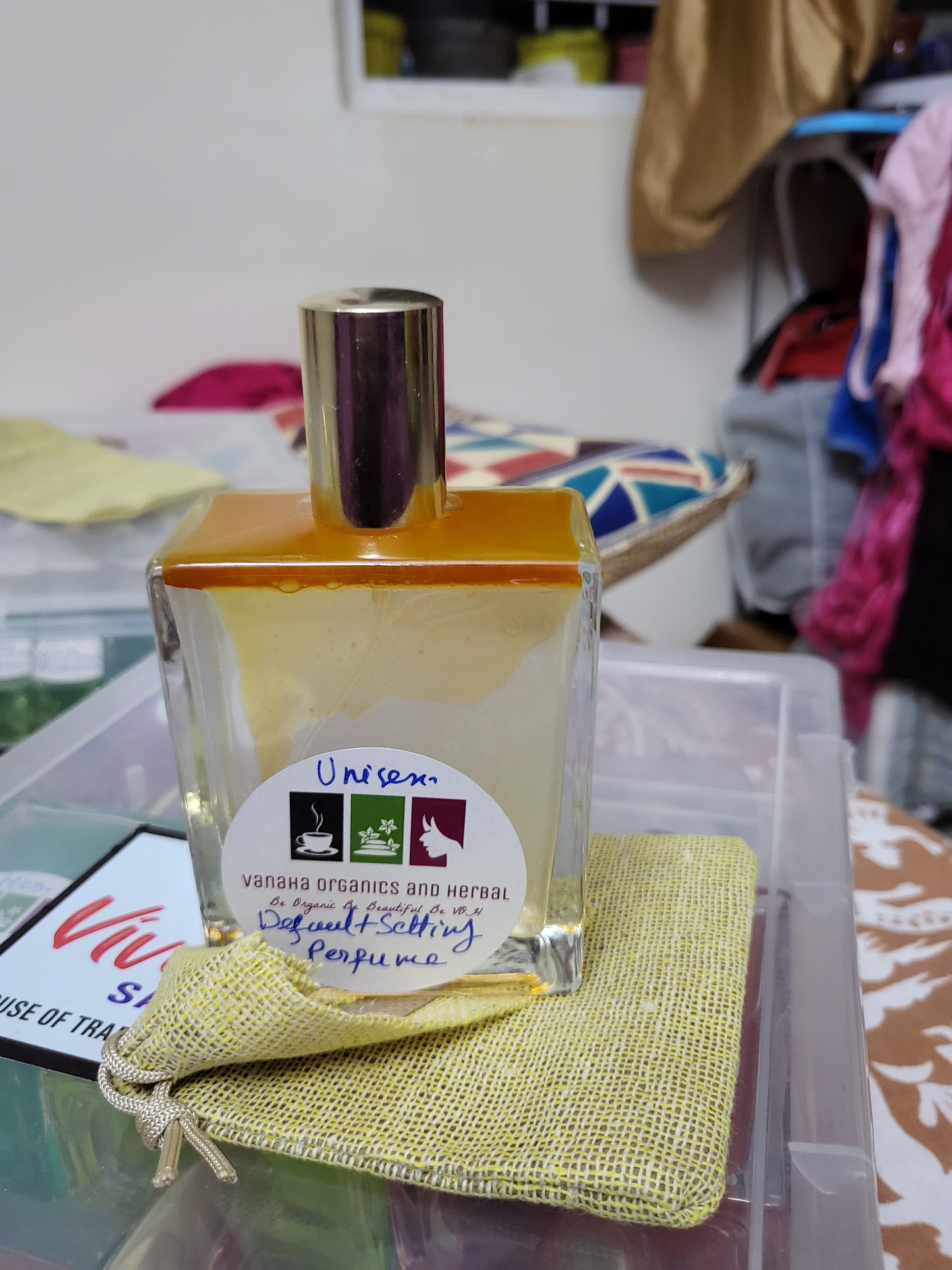 Default settings unisex perfume